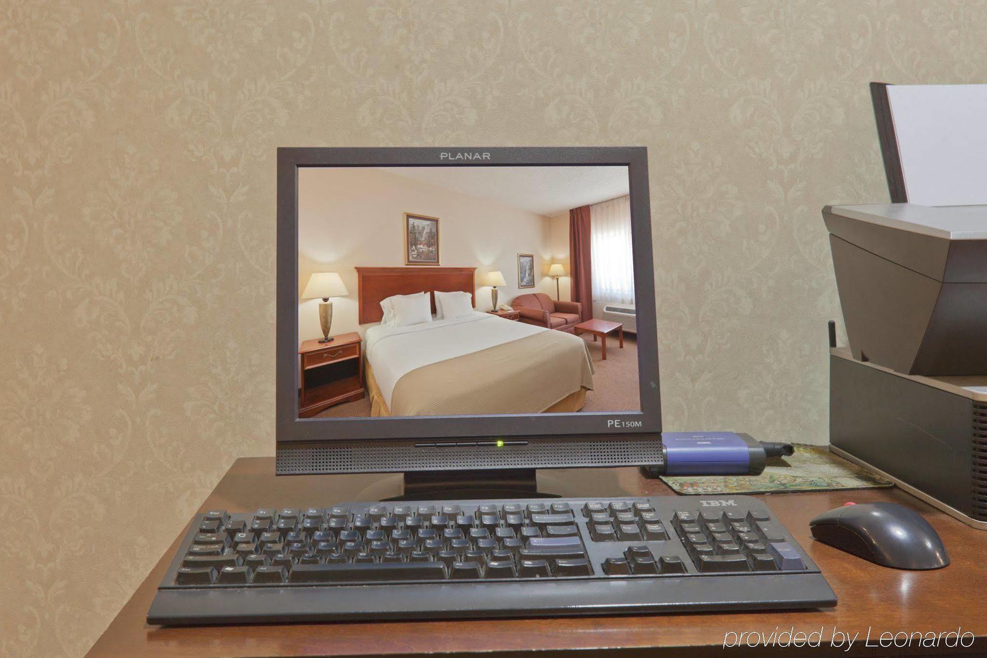 Baymont By Wyndham Portage Hotel Instalações foto